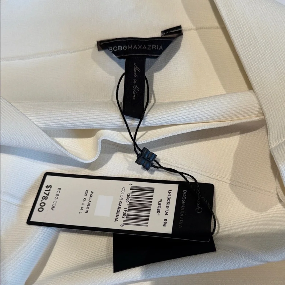 BCBGMaxazria body con skirt winter white bandage pencil skirt lots of spandex - Picture 5 of 12